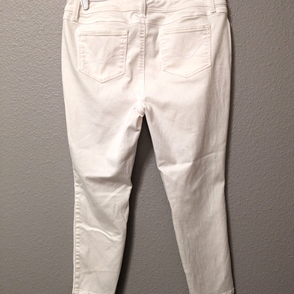 Roz & Ali White Denim Ankle Pants Sz. 14P - Picture 7 of 13
